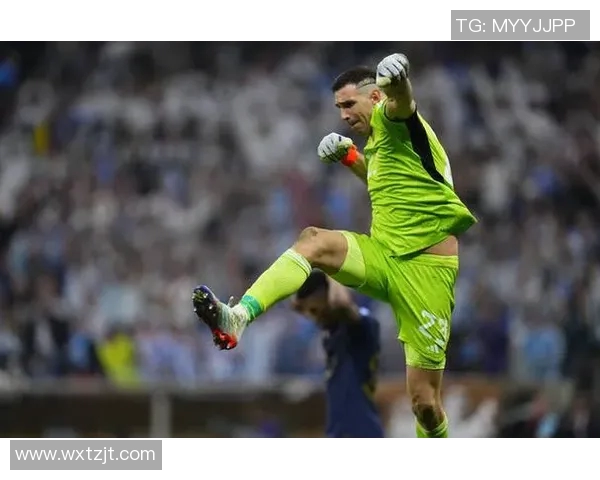 马丁内斯的传奇旅程：从草根球员到世界足球明星的蜕变与奋斗